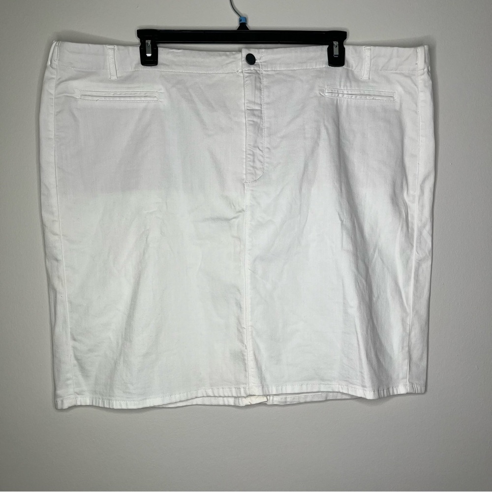J. Jill White Denim Smooth Fit Skirt Two Pockets in Back Zip in Front Size 28